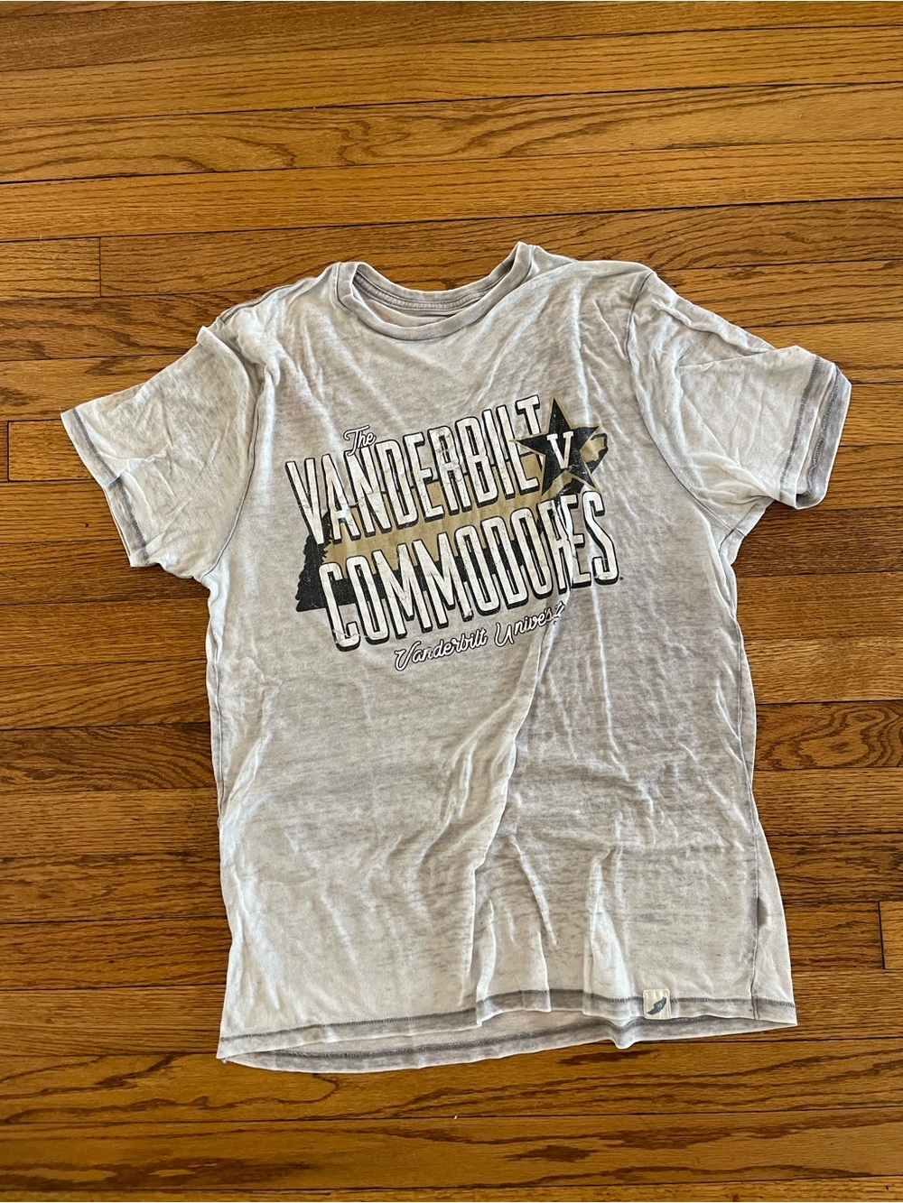Medium Unwind By League Vanderbilt University Distressed Graphic Logo T Shirt